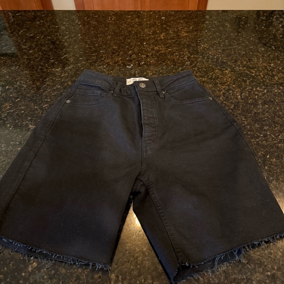 We The Free  CRVY Black Denim Shorts - Picture 1 of 4